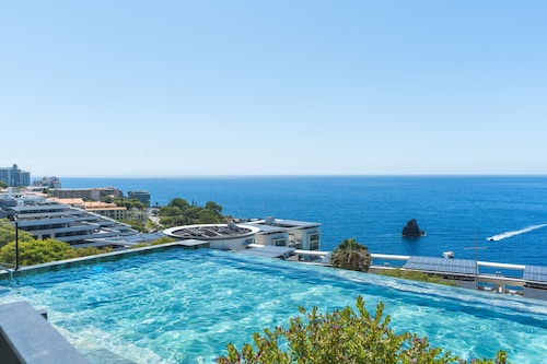 Seaside Escape by Atlantic Holiday