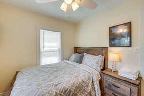 House, Multiple Beds, Patio, Garden View (Como Cottage) | Individually decorated, individually furnished, bed sheets