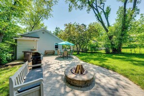 Outdoor dining - Como Cottage - Stay for 6! (Lake Geneva)