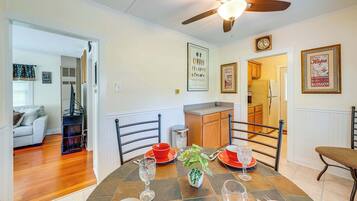 House, Multiple Beds, Patio, Garden View (Como Cottage) | Dining