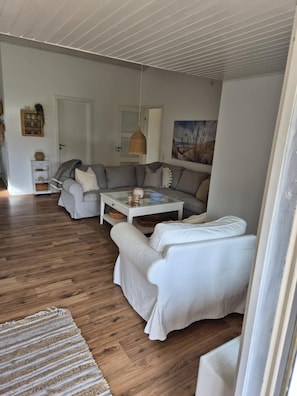Smart-TV, Kamin, Stereoanlage