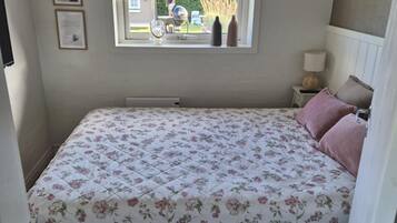 4 bedrooms, iron/ironing board, free WiFi, wheelchair access