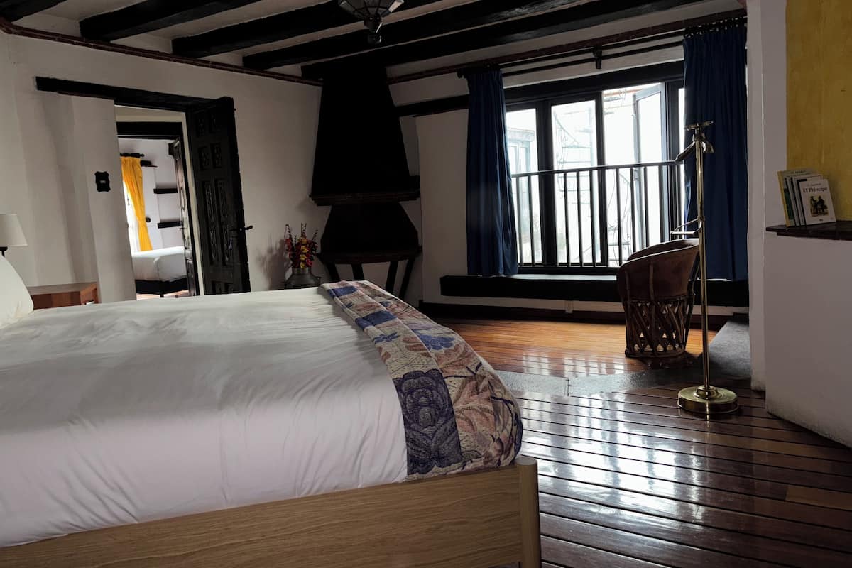 Habitació doble Deluxe | Caixa forta a l'habitació i cortines opaques