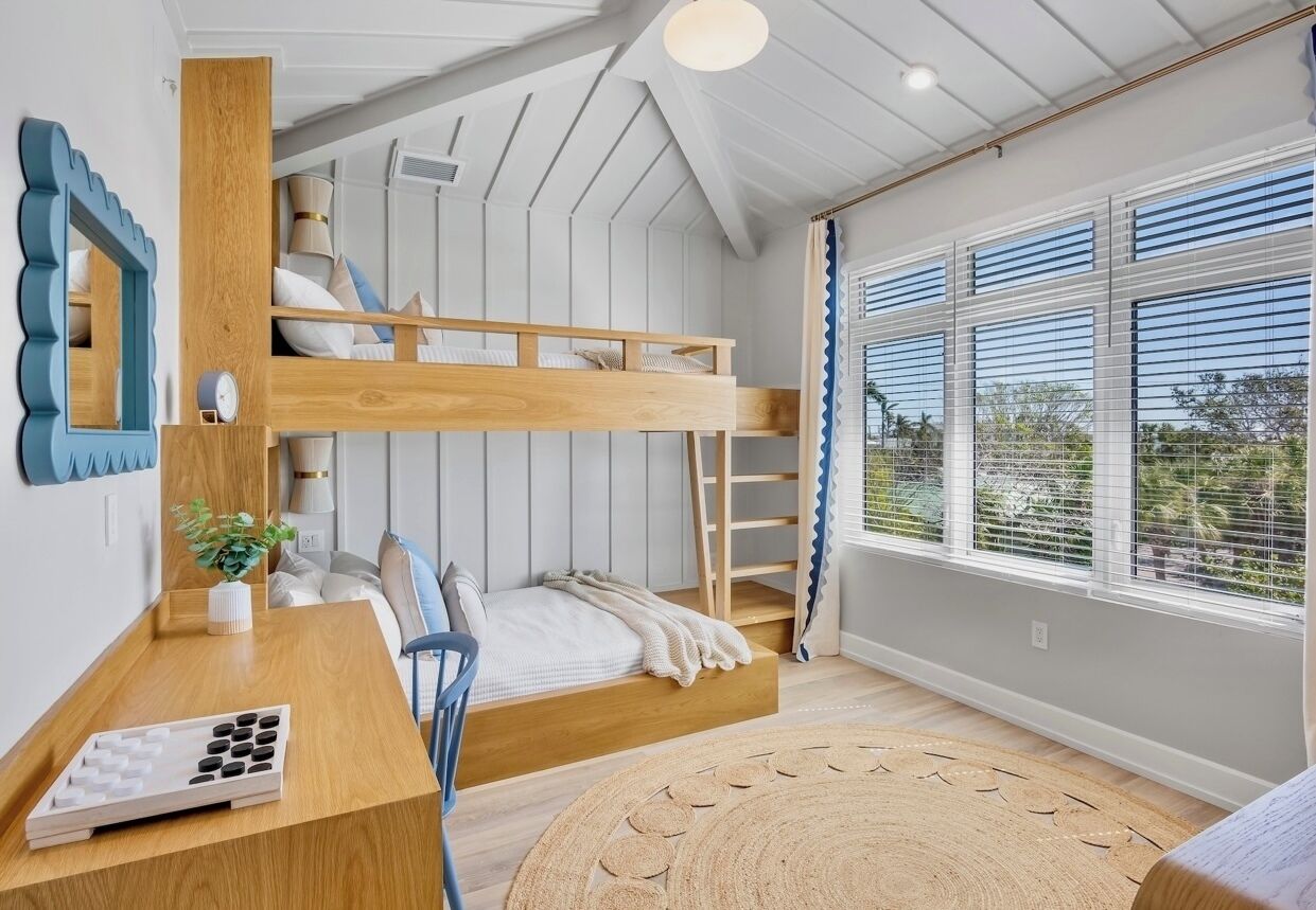 6 makuuhuonetta, silitysrauta/-lauta, vauvan matkasänky, Wi-Fi