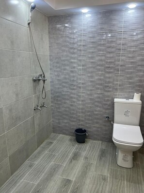 Douche, savon, papier toilette