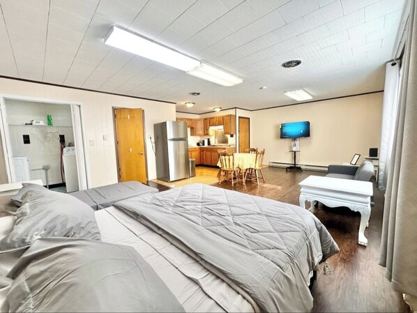 Iron/ironing board, WiFi, bed sheets