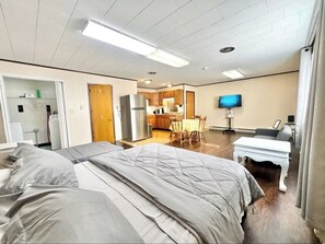 Iron/ironing board, WiFi, bed sheets
