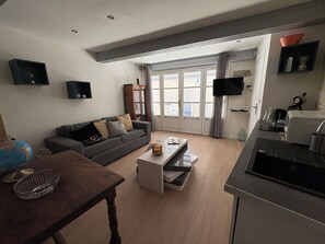 TV - Studio downtown 35 m2 Villeneuve les Avignon (Villeneuve-lès-Avignon)