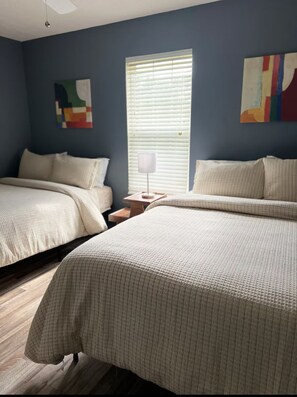 3 bedrooms, desk, iron/ironing board, free WiFi