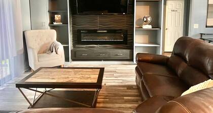 3-bedroom house in charming Jackson Springs. Not to far from the course.