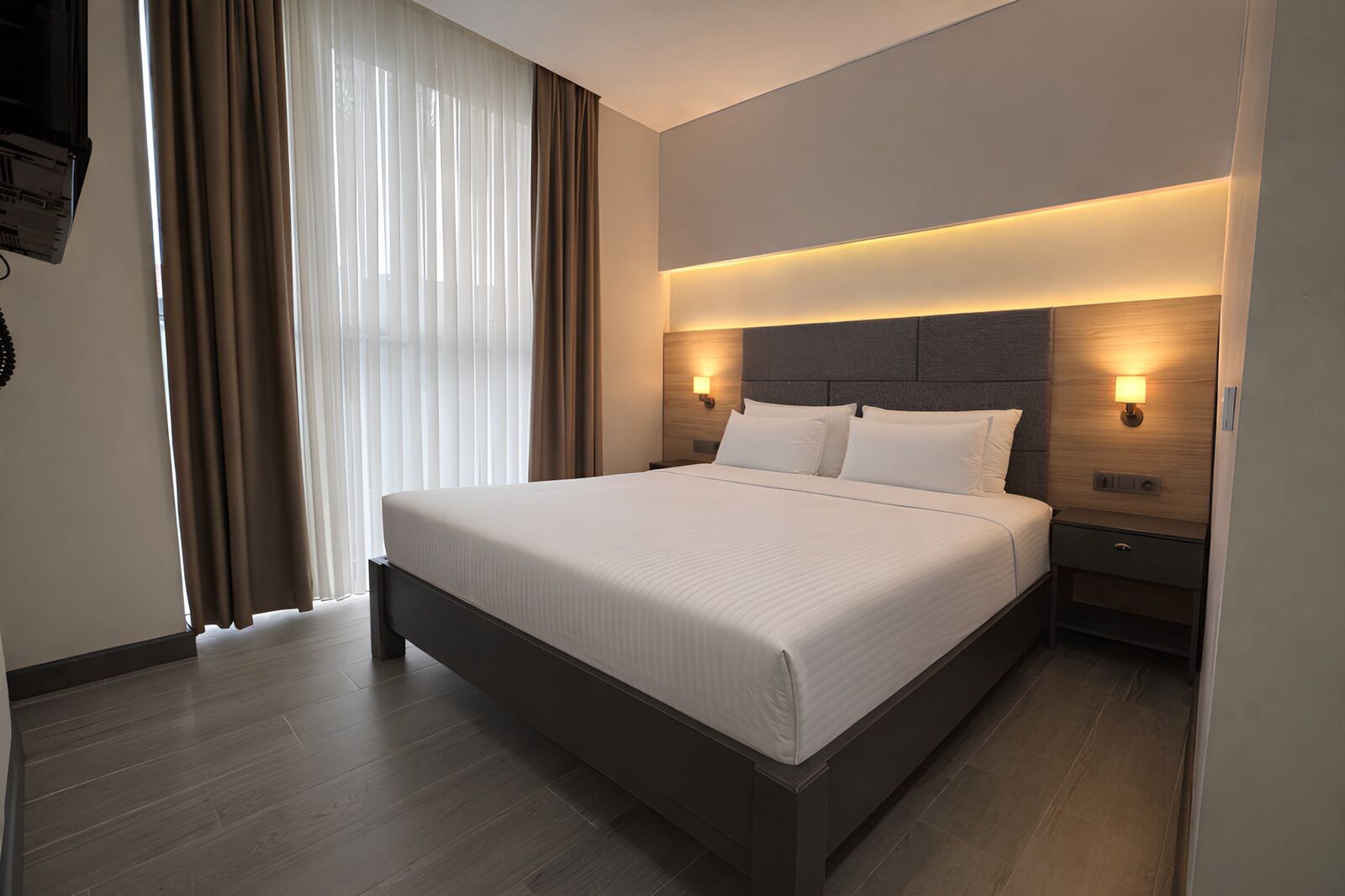 Phòng Junior | Bộ đồ giường cao cấp, minibar, két bảo mật tại phòng, bàn 