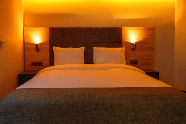Habitación doble Deluxe | Ropa de cama de alta calidad y minibar