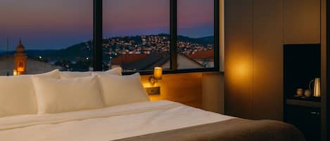 Executive Room | Premium bedding, minibar, in-room safe, desk