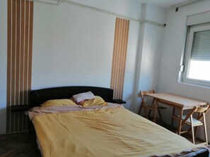 Iron/ironing board, free WiFi