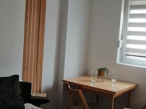 Appartamento Basic, balcone, vista parco | Ferro/asse da stiro, Wi-Fi gratuito
