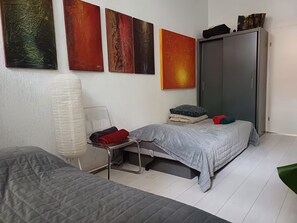 1 soverom, skrivebord, strykejern/-brett og wi-fi