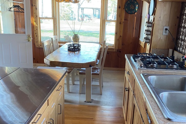 ميكروويف، موقد طهي مسطح، مناشف ورقية