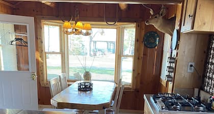 Bear's Den Cabin 2 bd/1ba Leech Lake recreation. Cozy year round cabin.