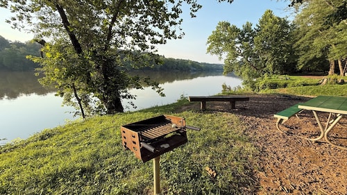 A peaceful, forest retreat with stunning views near historic Harpers Ferry.