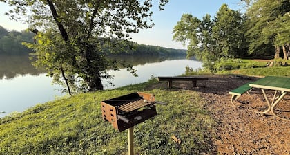 A peaceful, forest retreat with stunning views near historic Harpers Ferry.