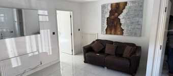 Joel’s place is in the heart of Manchester close to    Everywhere 8mins drive to