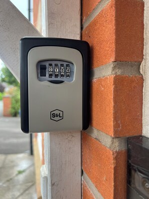 Miscellaneous - Joel’s place is in the heart of Manchester close to    Everywhere 8mins drive to (Manchester)