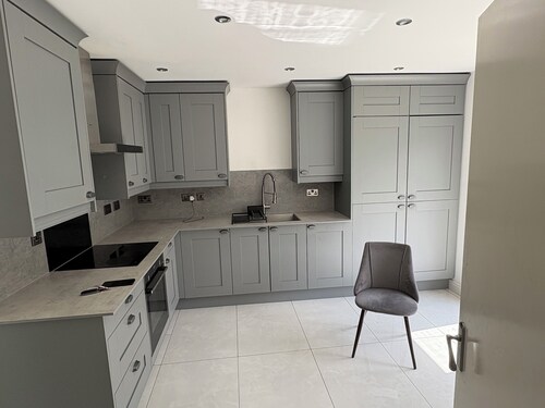 Joel’s place is in the heart of Manchester close to    Everywhere 8mins drive to