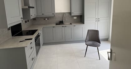 Joel’s place is in the heart of Manchester close to Everywhere 8mins drive to