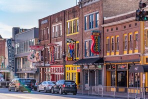 مكان جذب سياحي