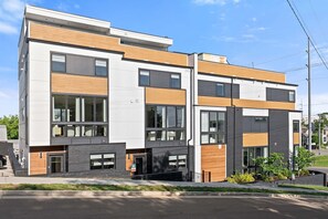 Exterior - Bold & Modern | Walk the Line in Music City! (Nashville)