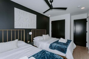 4 bedrooms, iron/ironing board, travel cot, free WiFi - Bold & Modern | Walk the Line in Music City! (Nashville)
