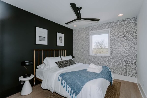 4 bedrooms, desk, iron/ironing board, travel crib