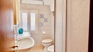 Doccia, asciugacapelli, bidet, asciugamani