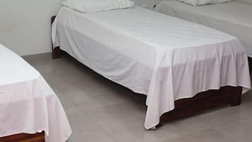 Basic Triple Room | Iron/ironing board, free WiFi