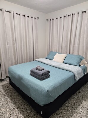 2 bedrooms, desk, iron/ironing board, free WiFi