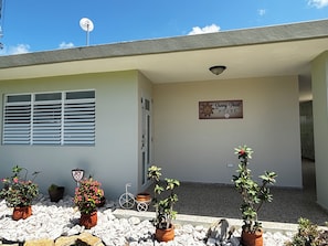Exterior - Sunny Point House- Homey Vibes, Comfort and beach! Boquerón, PR 2bd, 1b, kitchen (Boqueron)