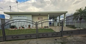Property grounds - Sunny Point House · Boquerón Beach Stay- Familiar-Sleeps 4. 2Bd-1b- Free Parking (Boqueron)