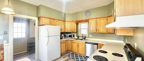 ميكروويف، فرن، موقد طهي مسطح، غسالة أطباق