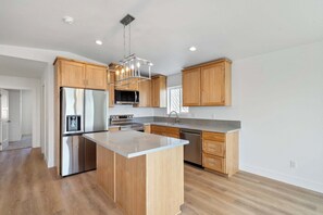 Microwave, oven, stovetop, dishwasher - "Peaceful Oceanside Escape – 3BR Home w/ View Deck, Fast WiFi & Full Kitchen" (Tillamook)