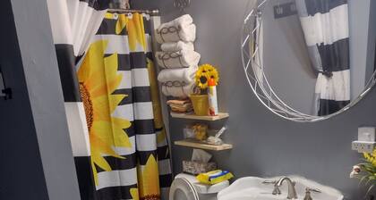 Chic tiny house with 2 bedrooms and 2 bathrooms. Perfect for an overnight stay.
