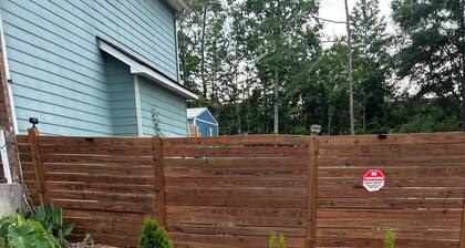 Chic tiny house with 2 bedrooms and 2 bathrooms. Perfect for an overnight stay.