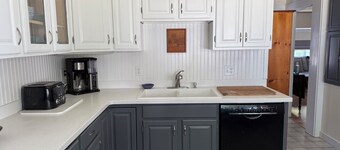 Charming, family-friendly 3-bedroom house in the smallest Capitol City.