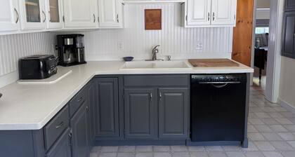 Charming, family-friendly 3-bedroom house in the smallest Capitol City.