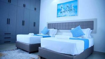 Desk, laptop workspace, free WiFi