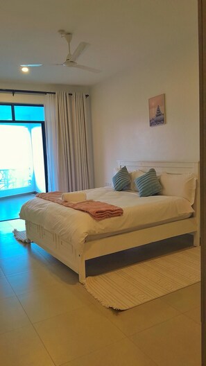 Desk, laptop workspace, free WiFi - Nyali Beachfront Apartments Baobab waves (Mombasa)