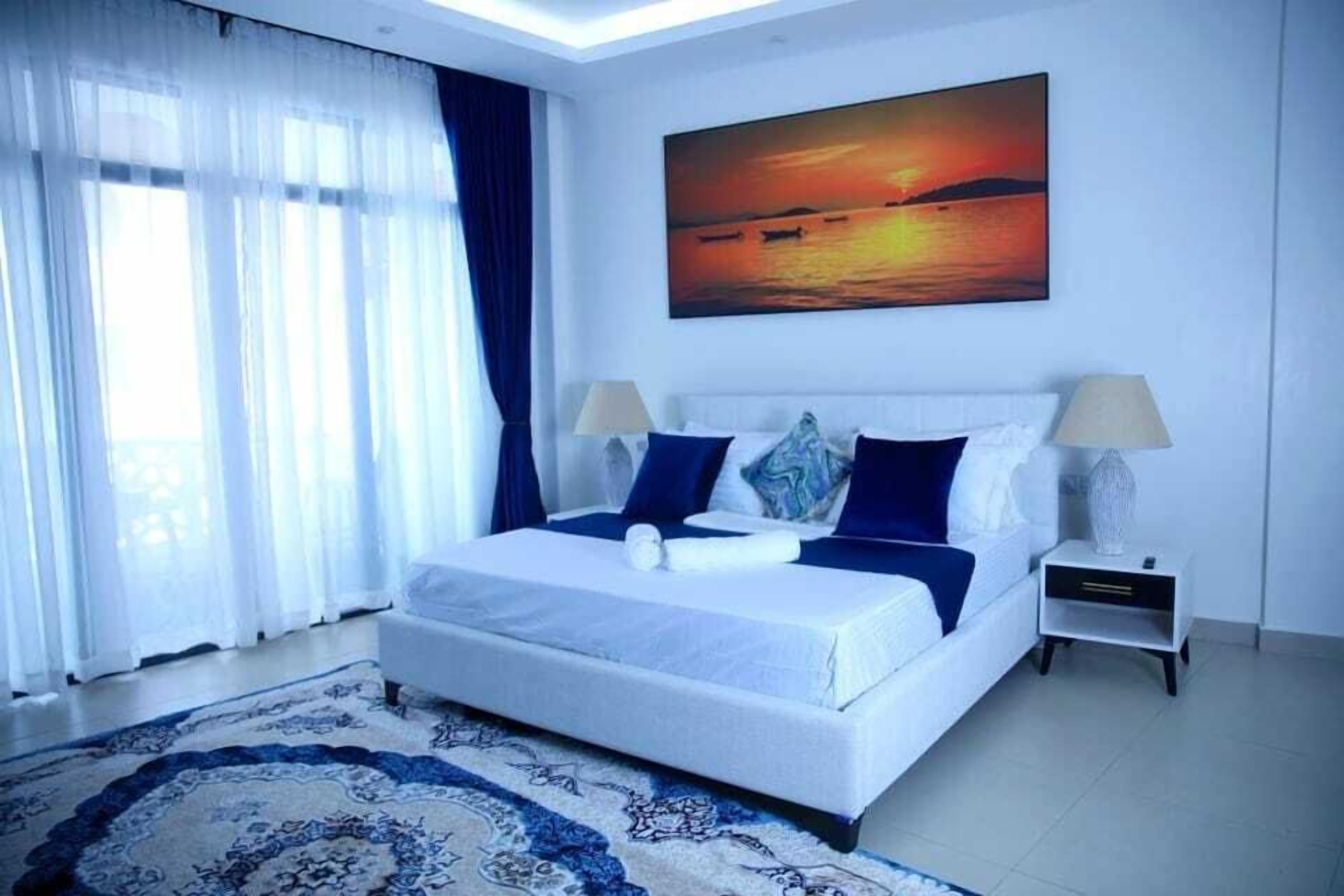 Een bureau, een laptopwerkplek, gratis wifi