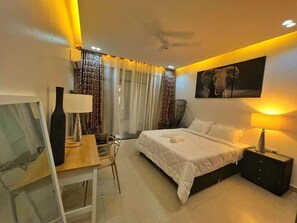 Luxury Apartment | Desk, laptop workspace, free WiFi