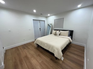 2 chambres, fer et planche à repasser, accès Internet, draps fournis