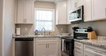 Cozy Retreat Near Airport & Downtown