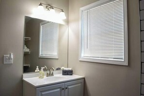 Hårføner, håndklær, såpe og toalettpapir